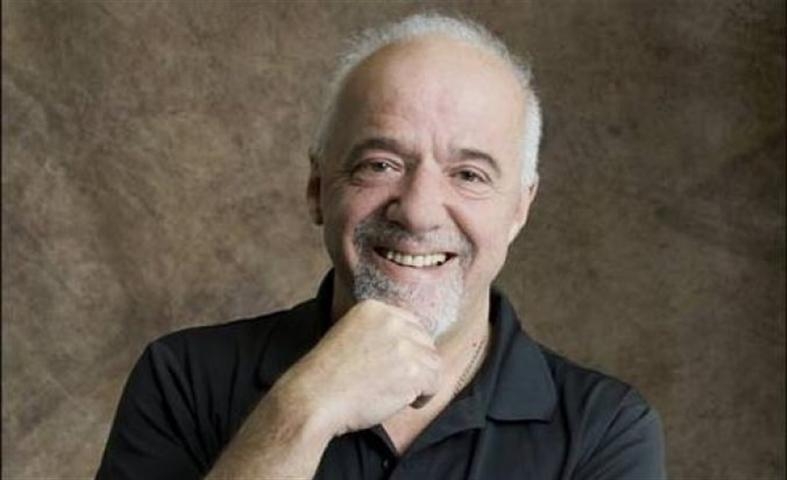 Paulo Coelho ofrece comprar «The Interview»