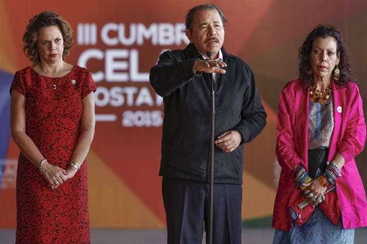El presidente Daniel Ortega en Costa Rica, junto a la primera dama Rosario Murillo.