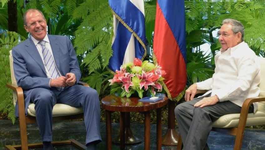 El canciller ruso Serguei Lavrov y el presidente cubano Raúl Castro.
