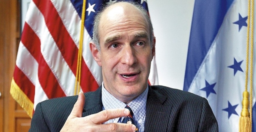 Mark Feierstein, ex agente de la CIA y experto en golpes de Estado.
